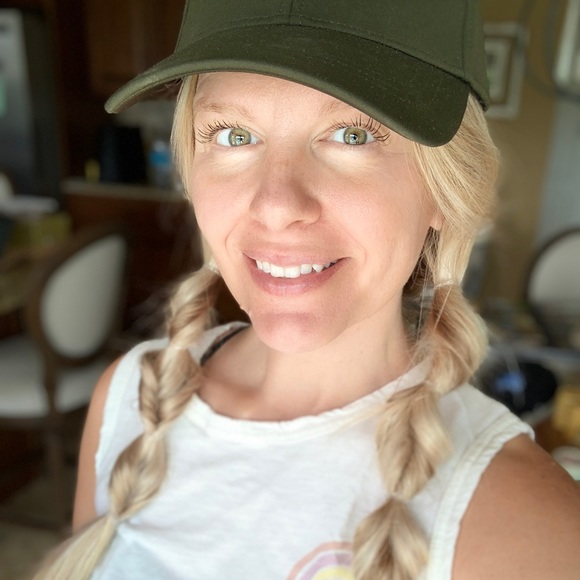 Meet your Posher, Liz - Picture 2 of 2